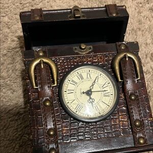 Brown Croc-Texture Decorative Clock Box with Vintage Dial